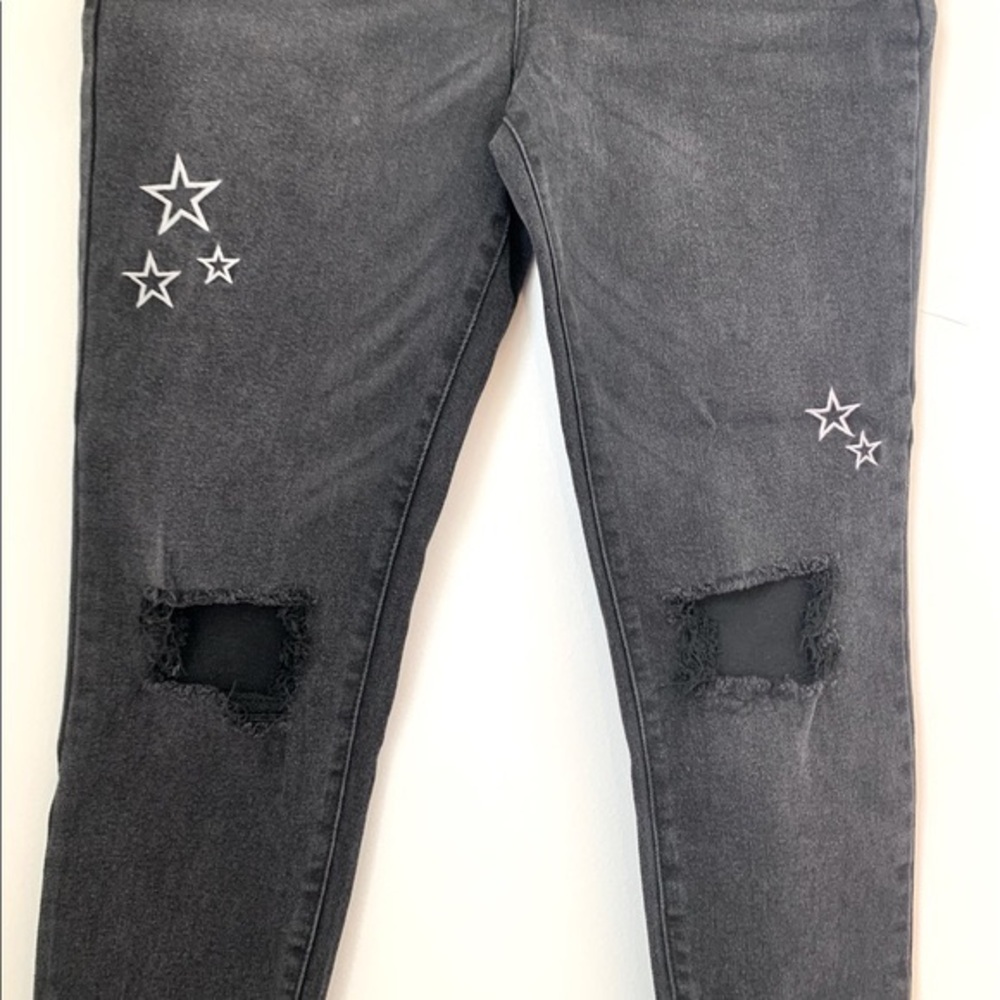No Boundaries High Rise Distressed Star Black Jeans 30 - Picture 3 of 7
